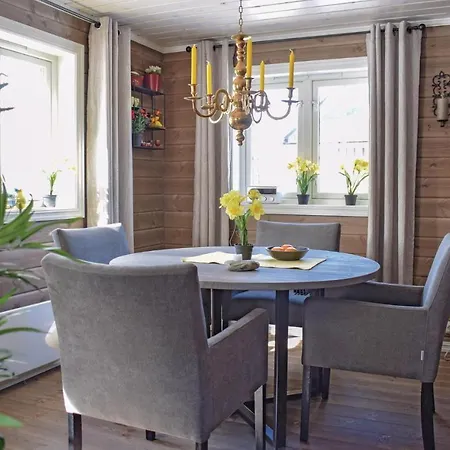 Сasa de vacaciones Four-bedroom Holiday In *